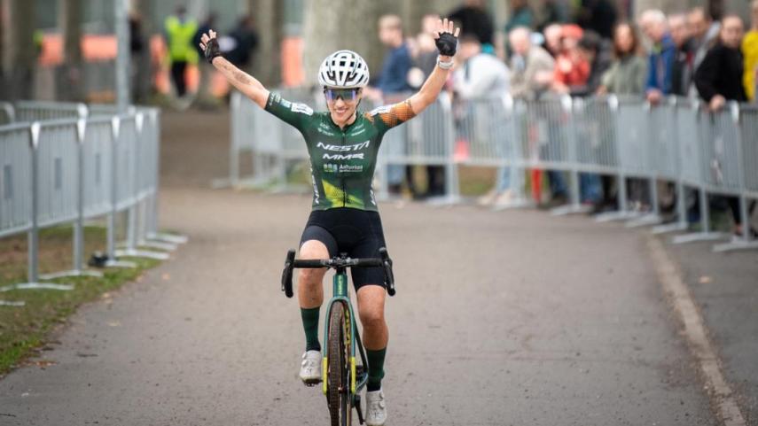 Lucía González (Nesta MMR) gana en Amurrio