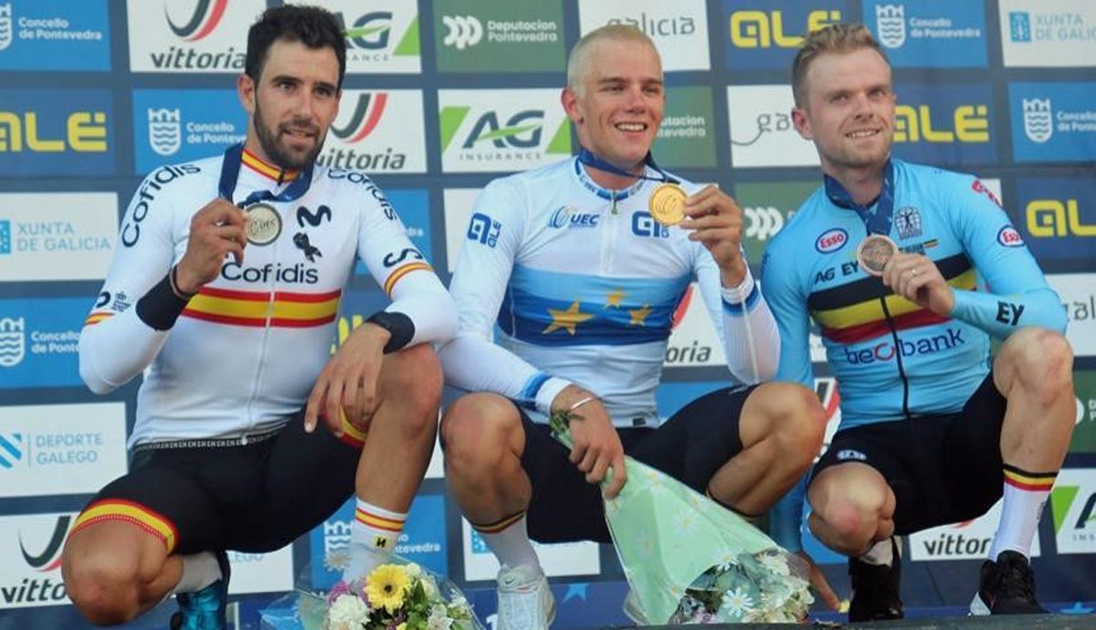 Podio del Campeonato de Europa de ciclocross 2024 disputado en Pontevedra, con Thibau Nys, Felipe Orts y Eli Iserbyt.