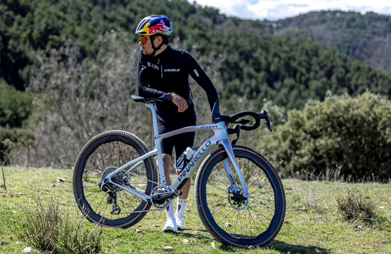 Tom Pidcock con Pinarello