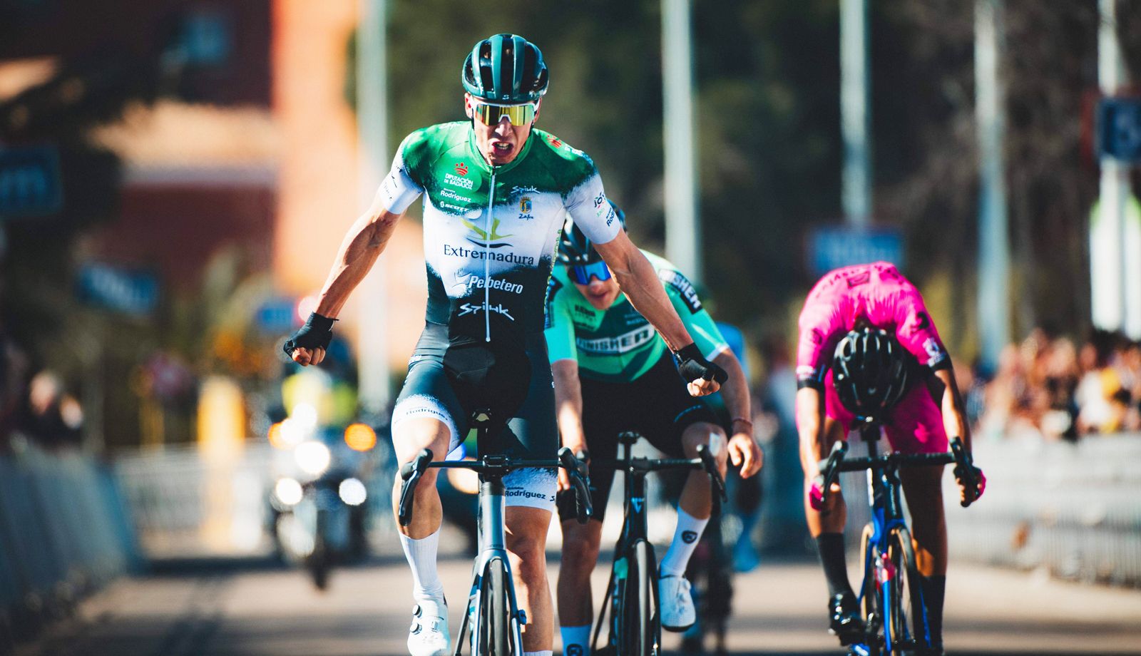 José María Martín da el salto a profesionales con el Equipo Kern Pharma