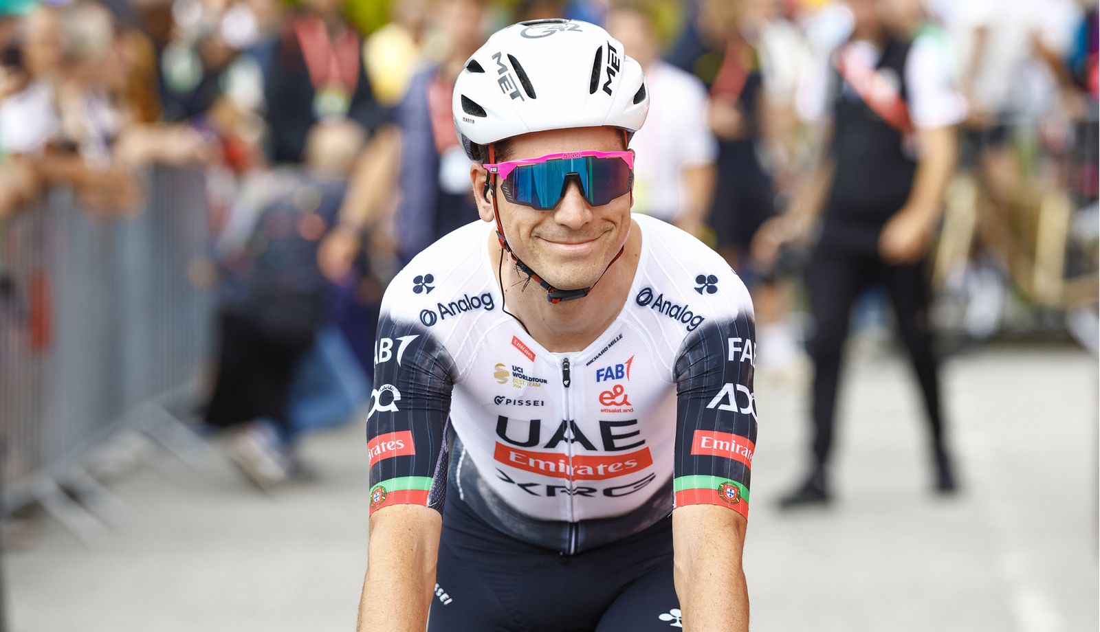 Joao Almeida seguirá corriendo en el UAE Team Emirates al menos hasta 2028.