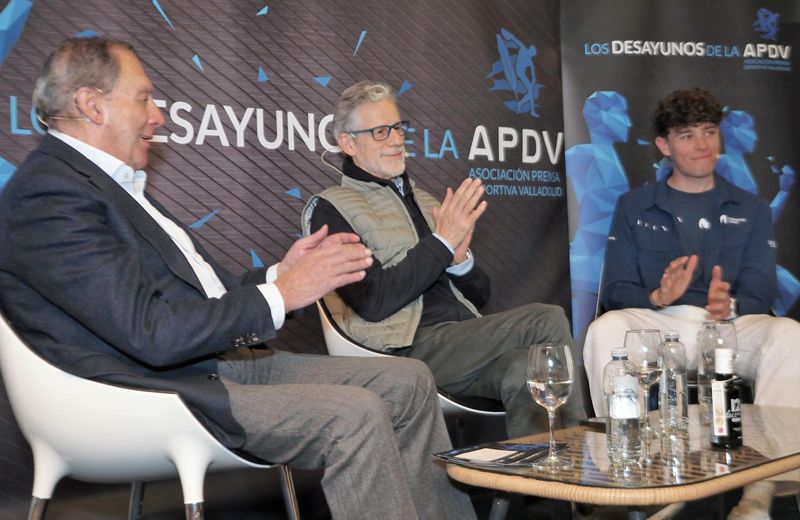 Iván Romeo participó, junto a Javier Ares, en uno de los tradicionales Desayunos de la APDV foto 2