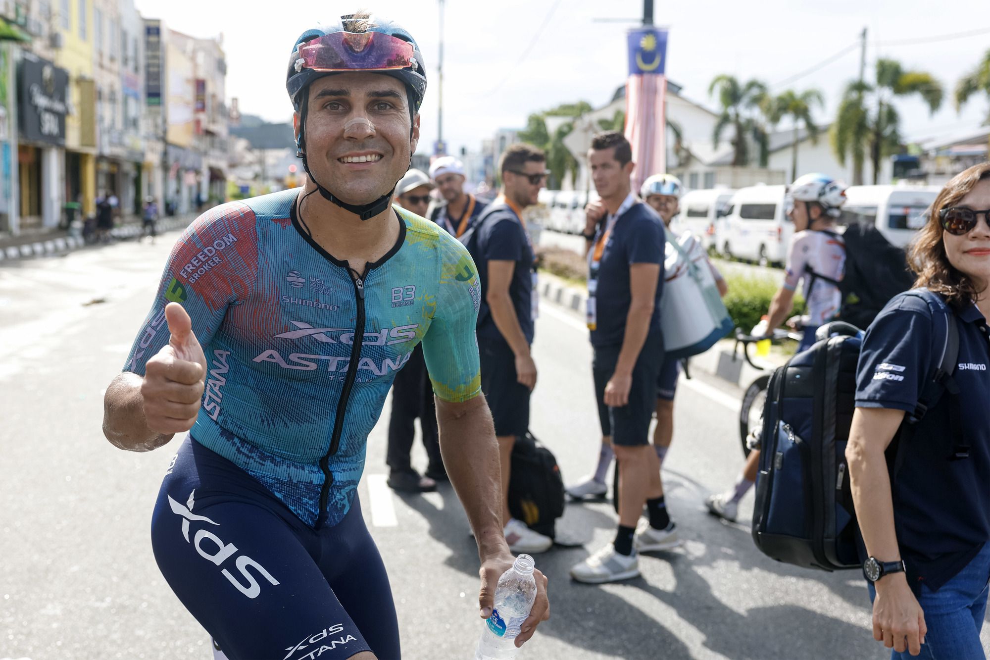 Celebrando uno de sus tres triunfos en el Tour de Langkawi 2026.