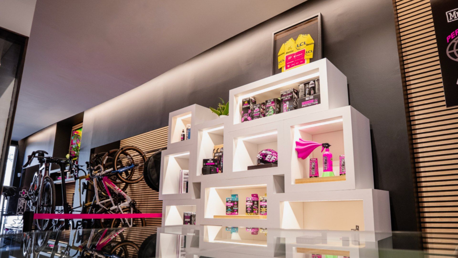 Llega a Girona el Muc Off Performance Lab by Velodrom