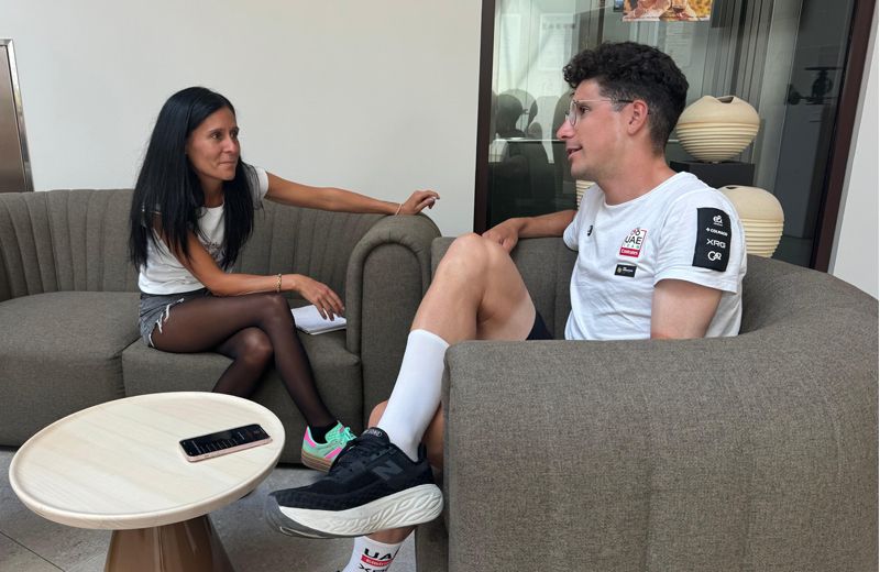 Ainara Hernando y Joao Almeida durante la entrevista