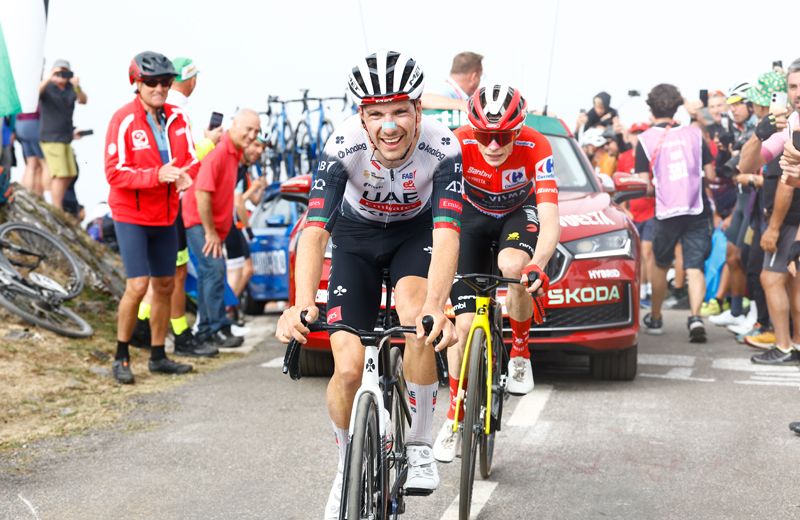 Joao Almeida, un coloso en el Angliru