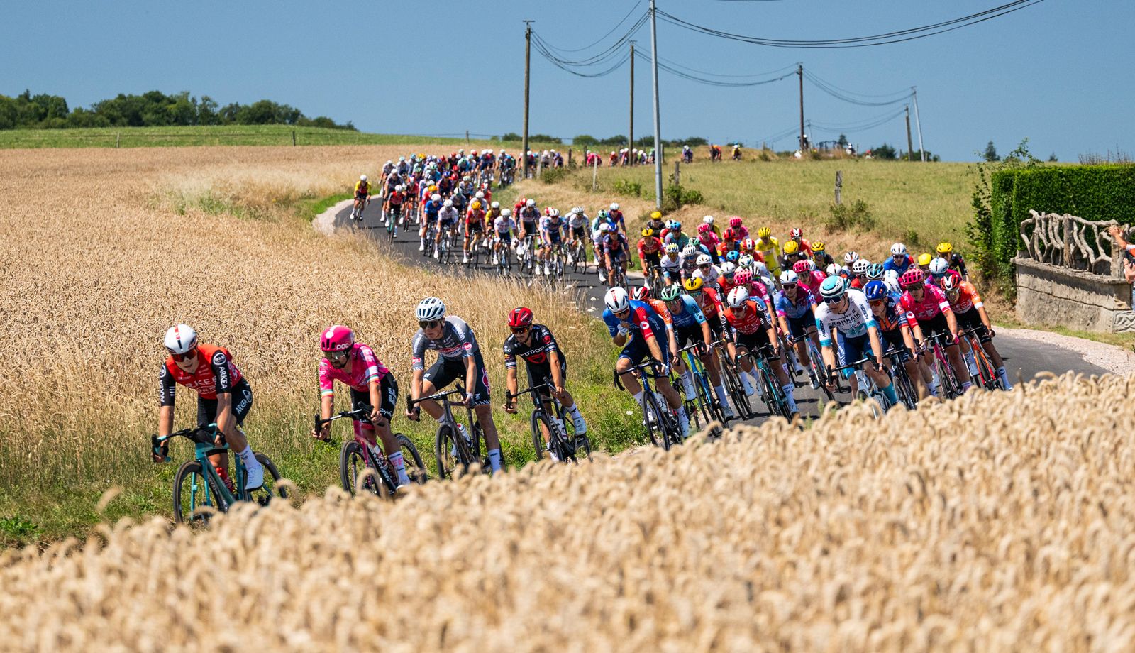 La UCI confirma las licencias WorldTeam y ProTeam para 2026