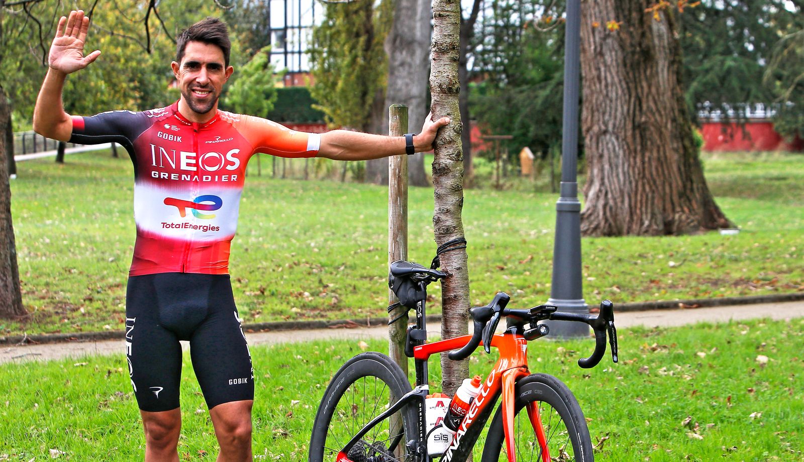 Jonathan Castroviejo, el gregario de todos, se despide del pelotón profesional