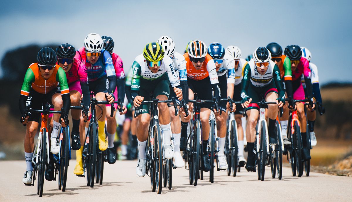 De juveniles a profesionales, la moda que ahoga el ciclismo