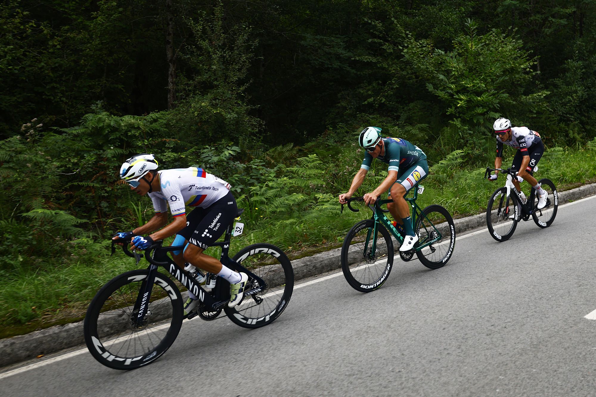  Al ataque seguido de Mads Pedersen y Marc Soler.