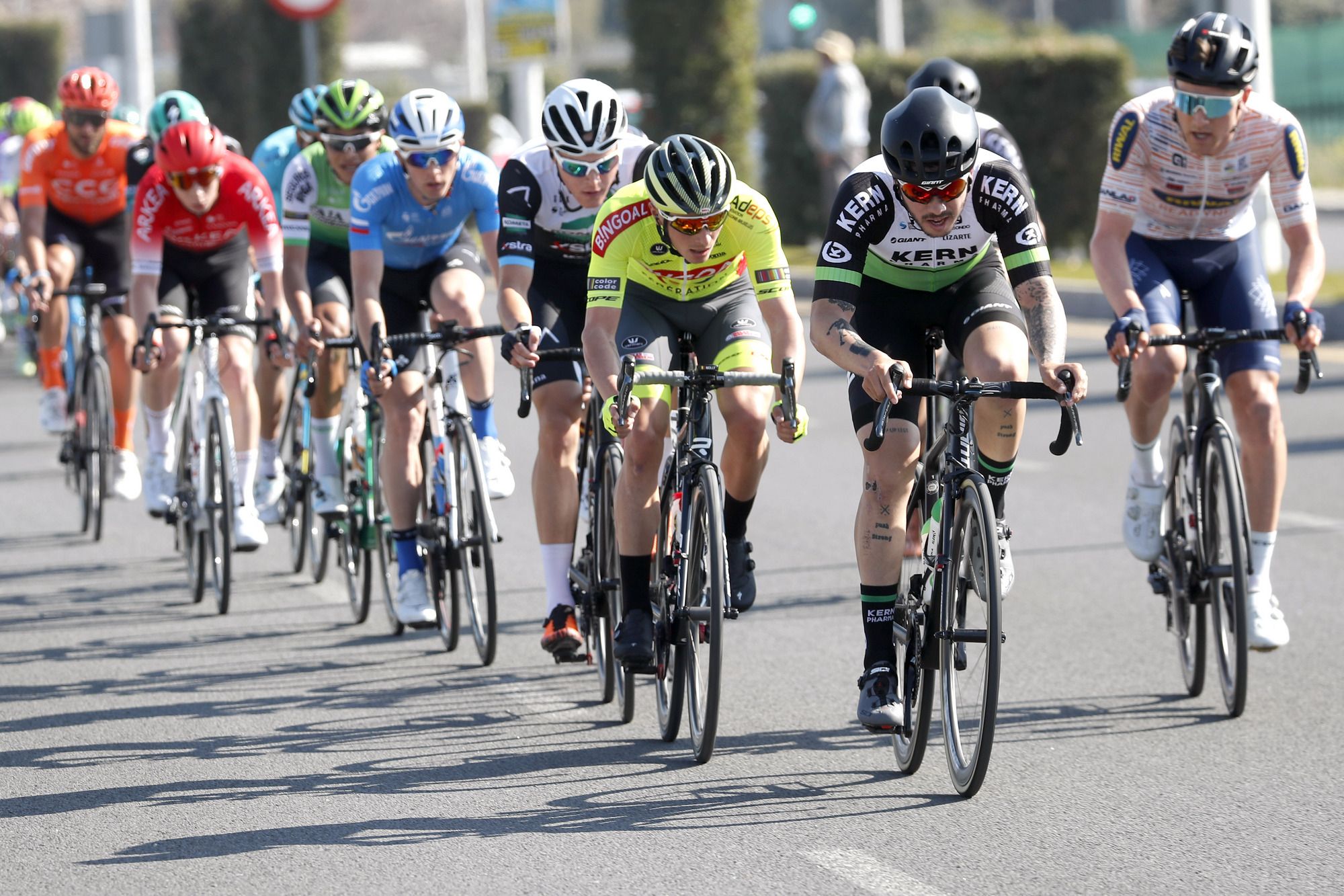 Galván tira del pelotón en sus primeros pasos en el pelotón profesional allá por 2020.