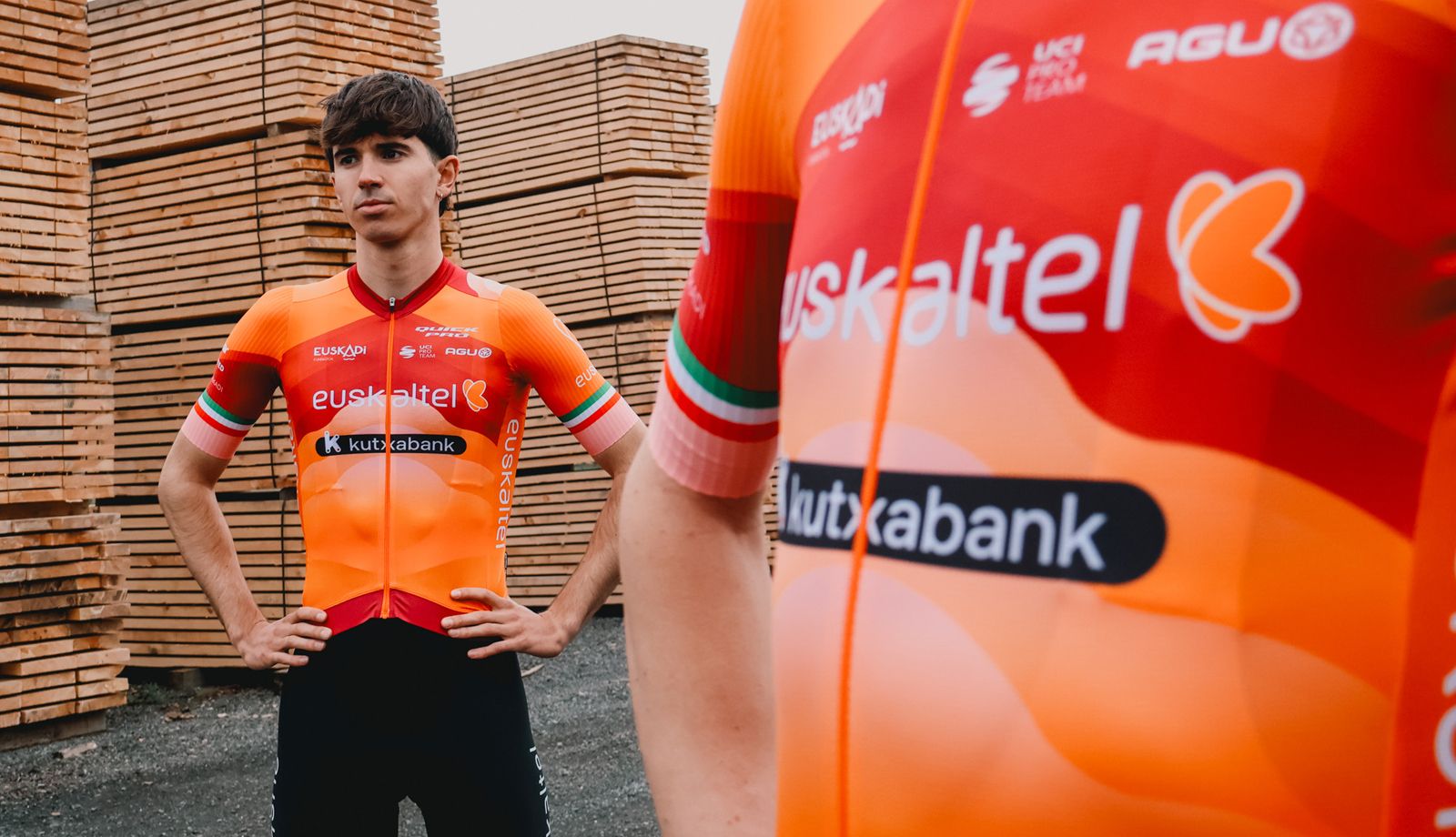 El Euskaltel-Euskadi presenta su equipación para 2026