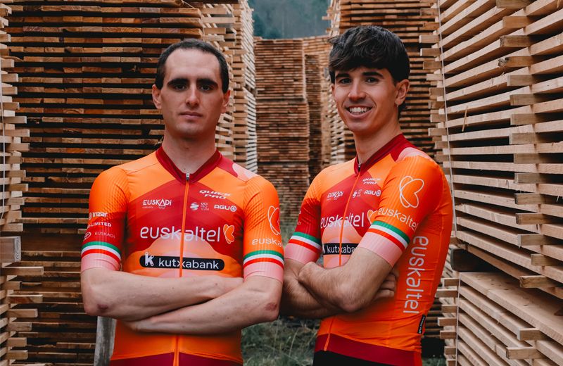 Equipación Euskaltel Euskadi foto 2