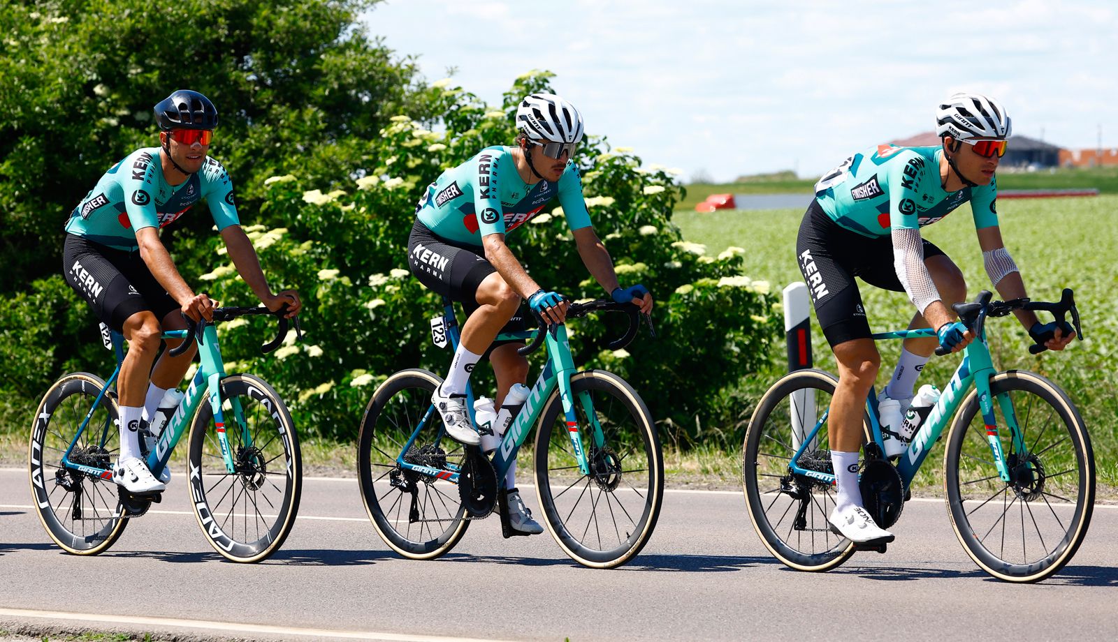 Marc Brustenga, Urko Berrade e Iñigo Elosegui seguirán siendo tres de los hombres de referencia del Equipo Kern Pharma en 2026.