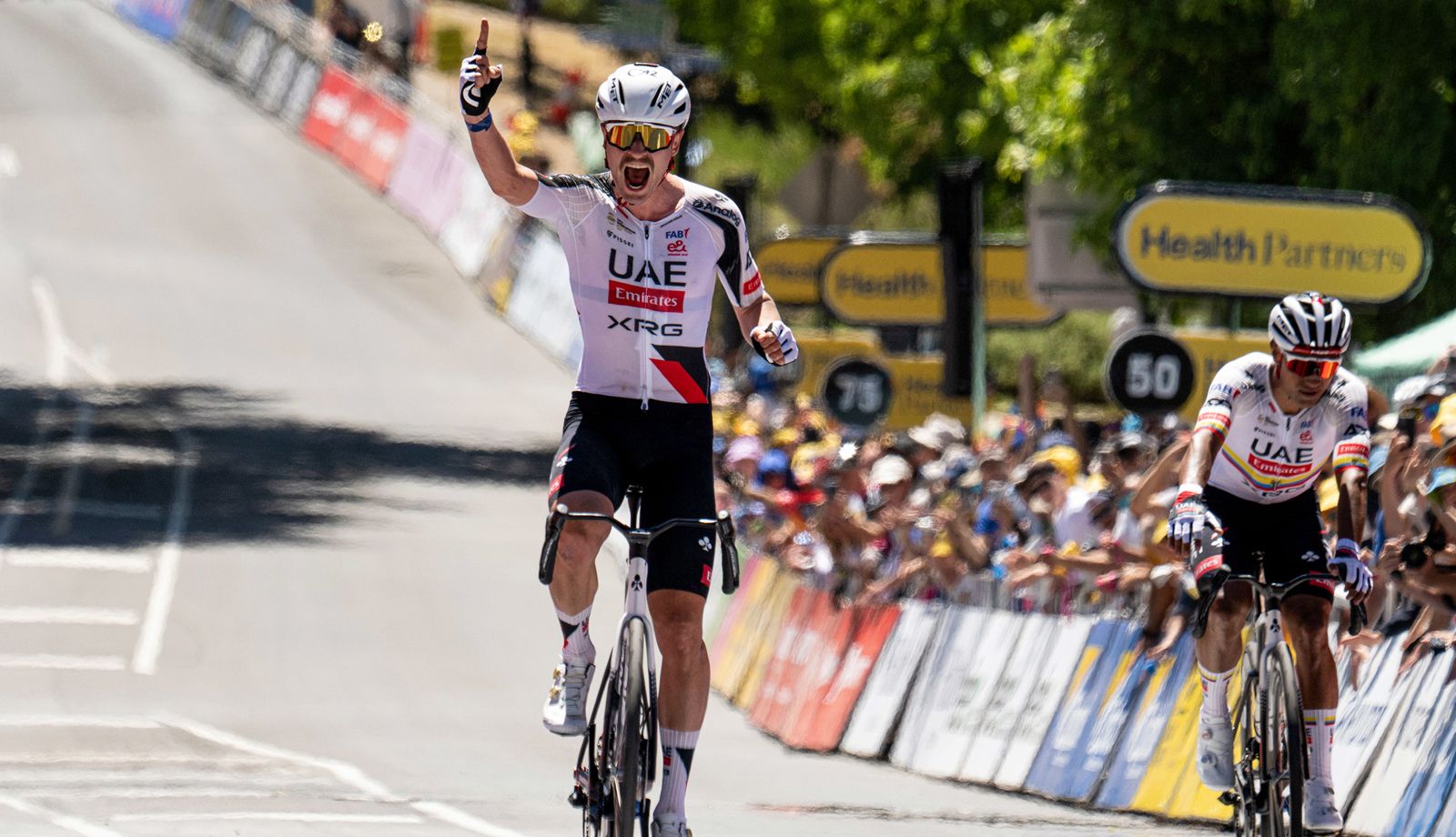 Vine y Narváez protagonizan en el Tour Down Under la primera exhibición del UAE en 2026