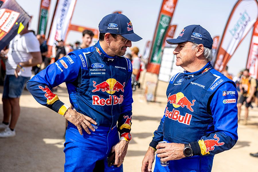 Homenaje MMR a Carlos Sainz y Nani Roma en el Dakar 2026