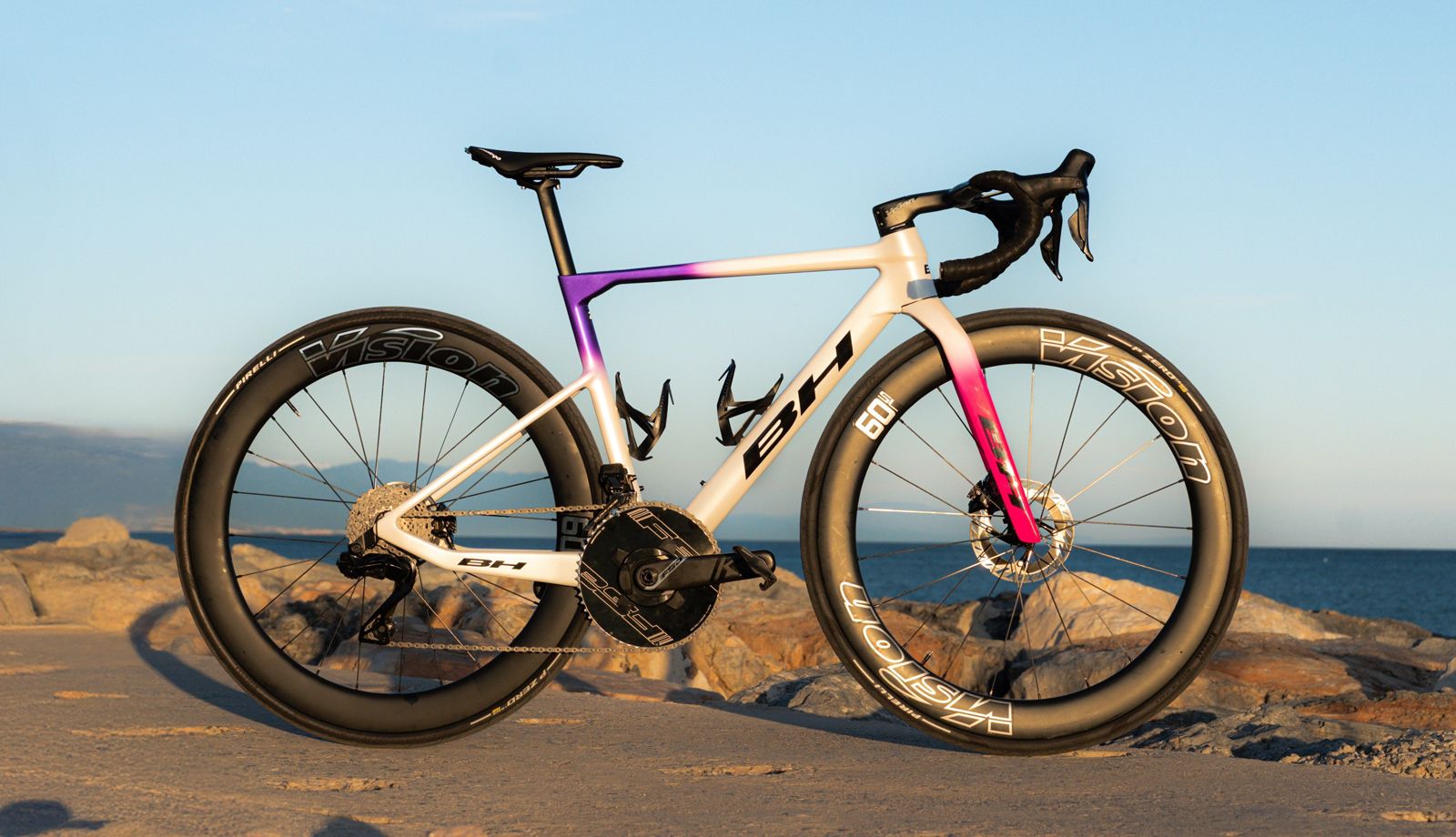 La nueva BH Ultralight 2026 de color blanco.