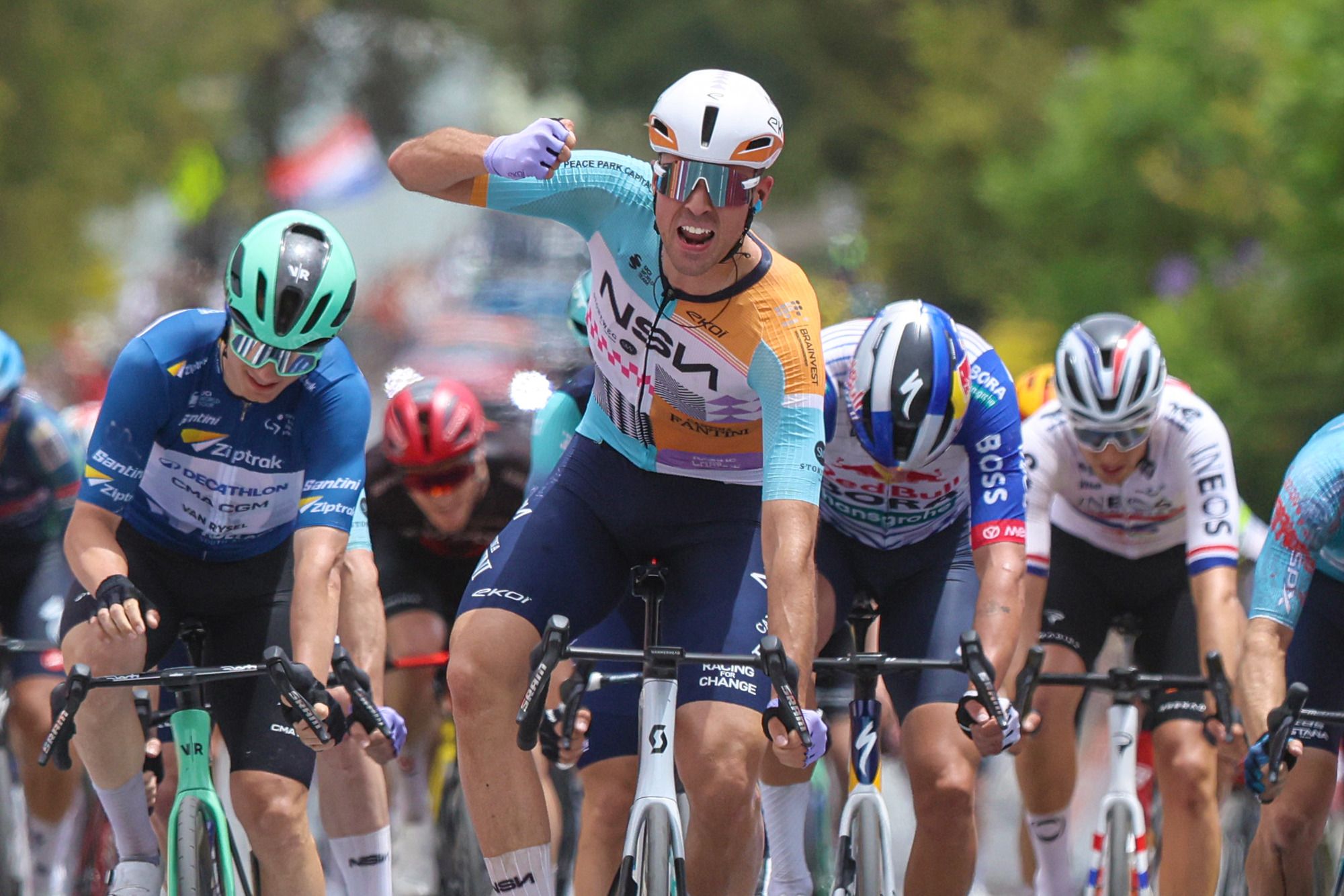 Ethan Vernon conquista Willunga y Jay Vine roza el triunfo en la general del Tour Down Under