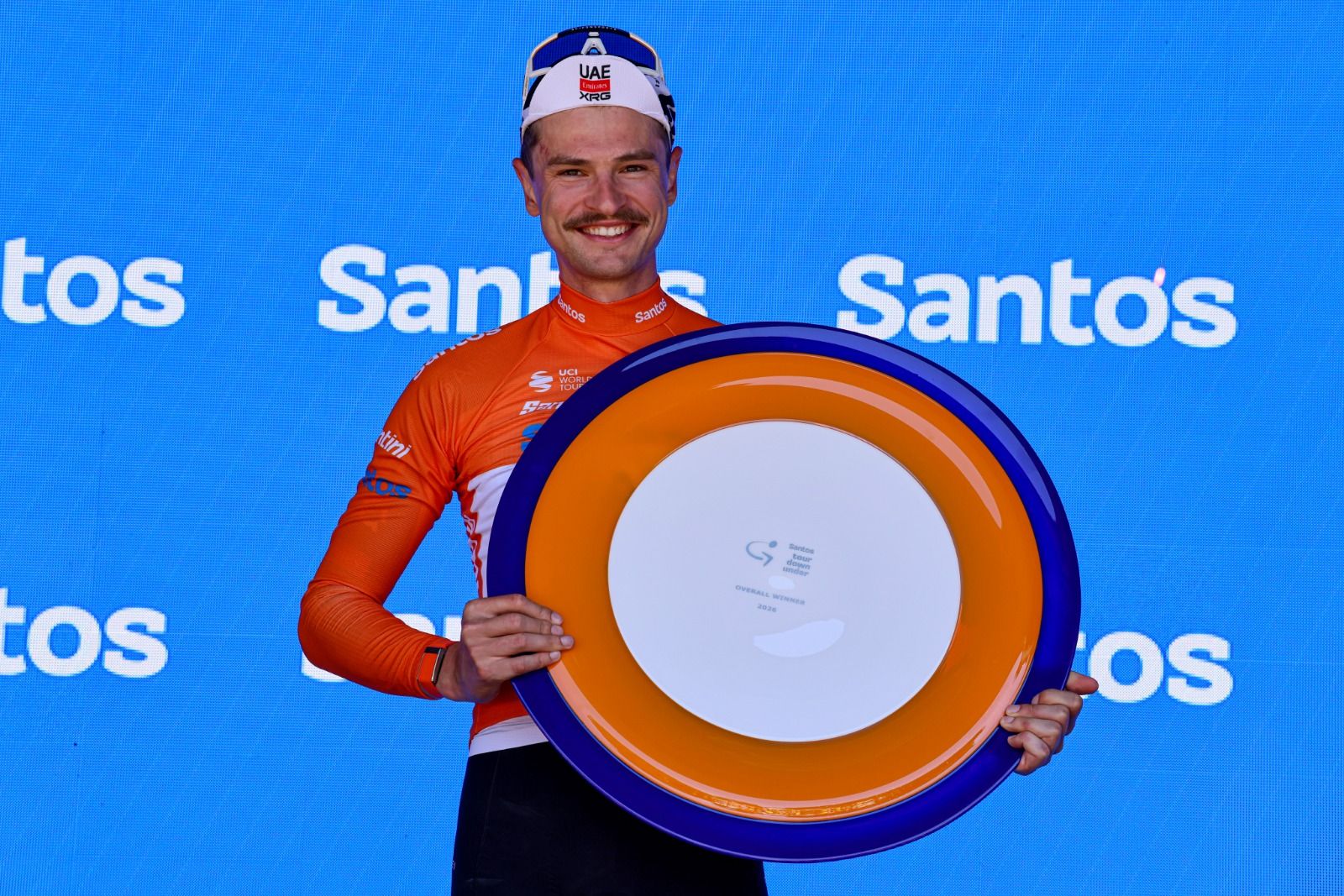 Jay Vine firma la primera victoria de UAE de la temporada en el Tour Down Under 2026