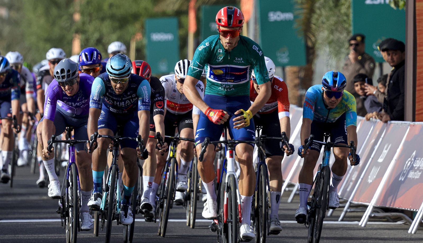 Doblete de Jonathan Milan en el AlUla Tour