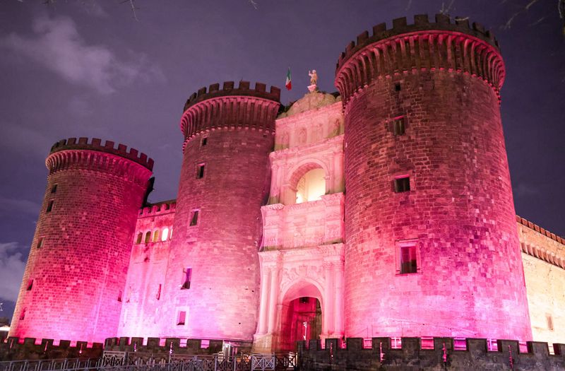 Castel Nuovo (Maschio Angioino) en Nápoles, que será sede de la llegada por quinto año consecutivo. Castel Nuovo (Maschio Angioino) en Nápoles, que será sede de la llegada por quinto año consecutivo.