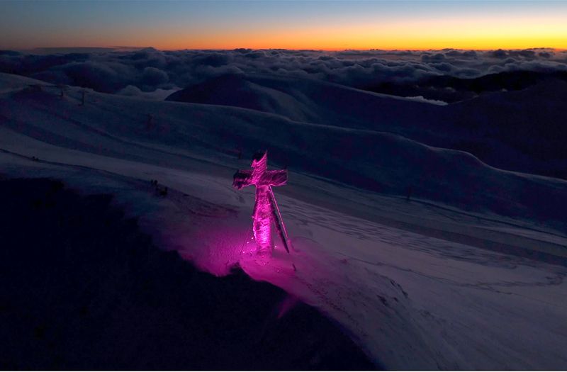La Croce del Corno a 1.945 metros en Corno alle Scale. La Corsa Rosa volverá aquí por segunda vez en su historia tras la etapa ganada por Gilberto Simoni en 2004 La Croce del Corno a 1.945 metros en Corno alle Scale. La Corsa Rosa volverá aquí por segunda vez en su historia tras la etapa ganada por Gilberto Simoni en 2004