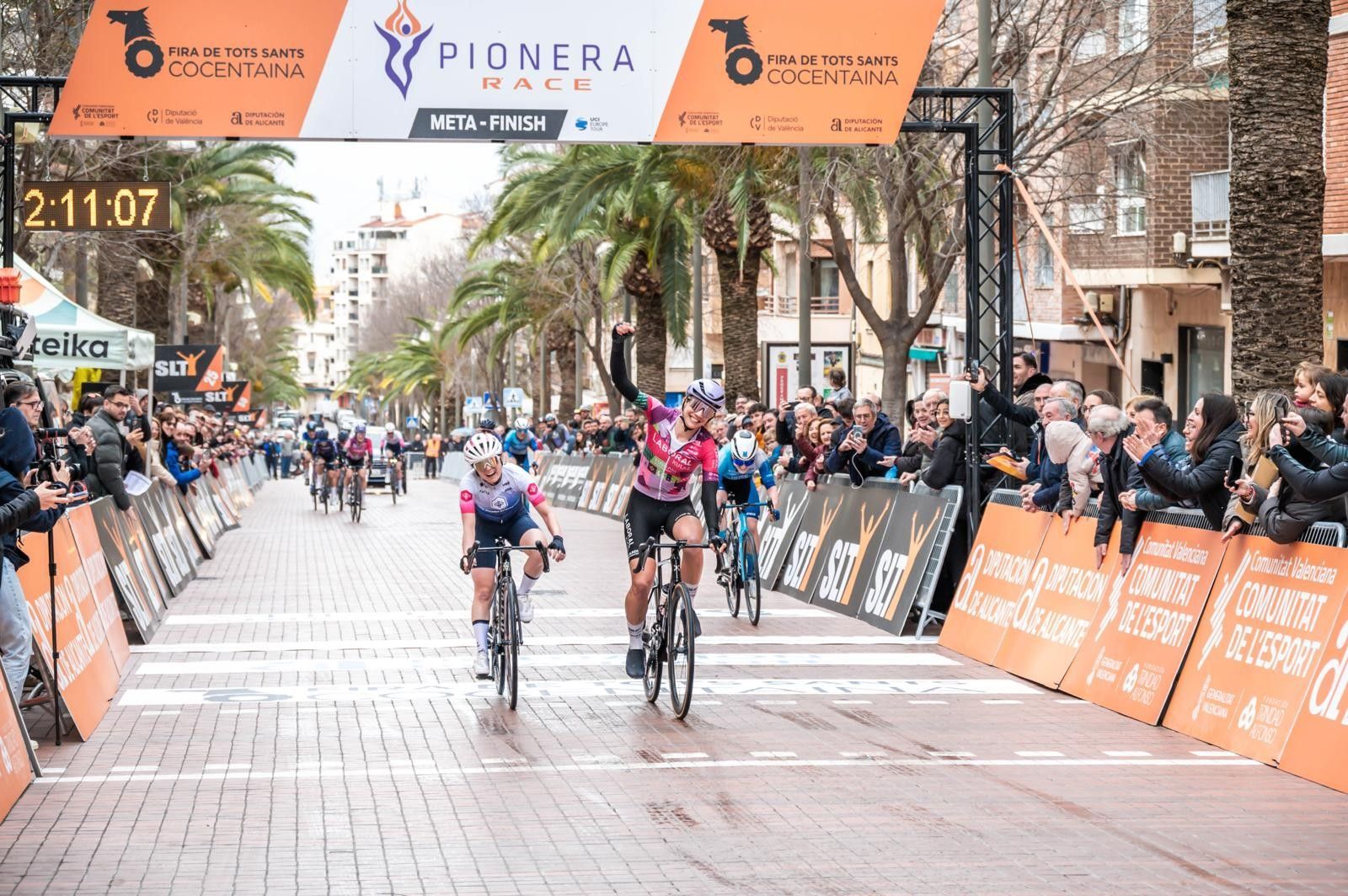 Arianna Fidanza se impone en la Pionera Race y suma la novena victoria de 2026 para LABORAL Kutxa