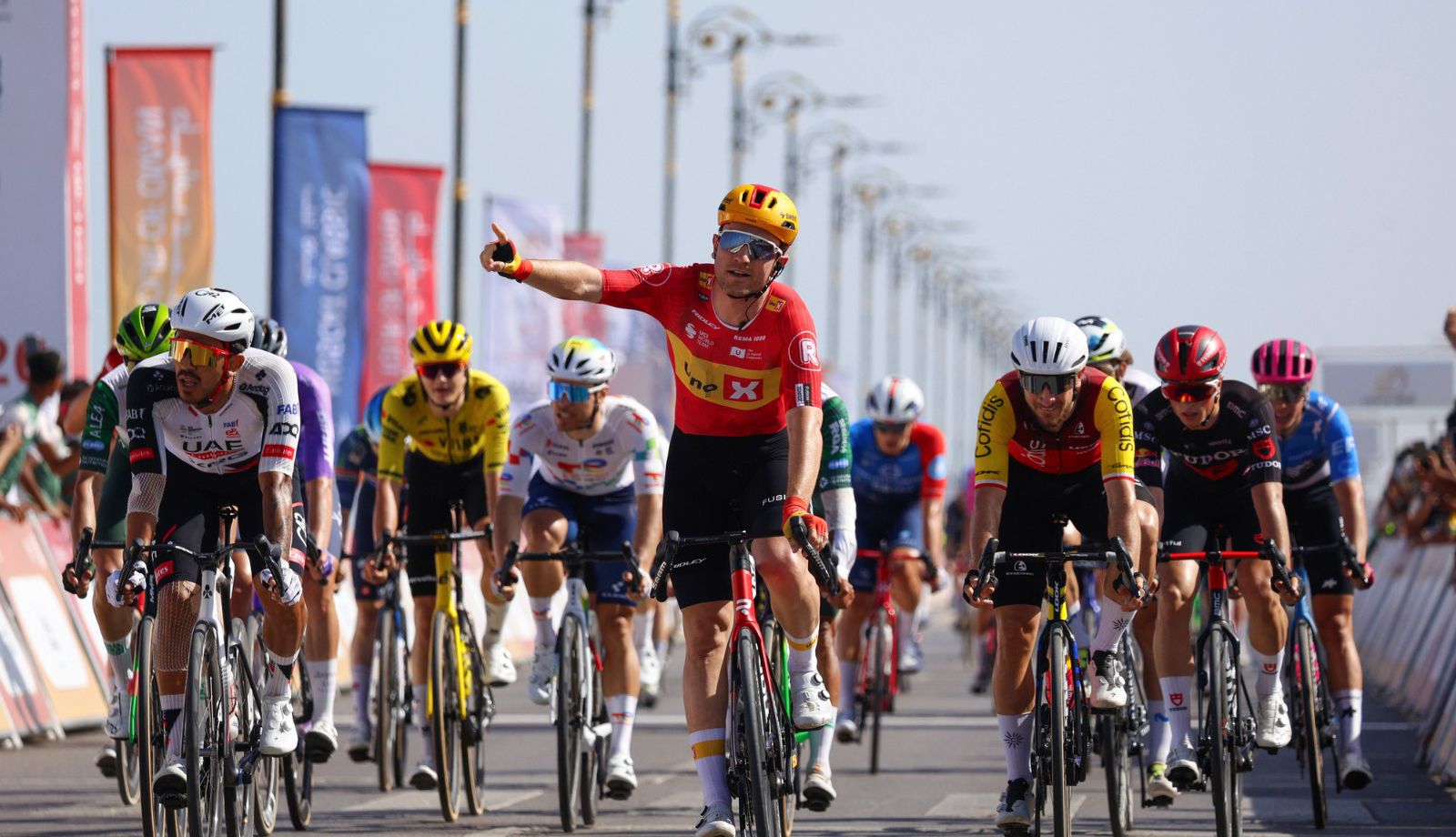 Erlend Blikra se lleva al sprint la 4ª etapa del Tour de Omán