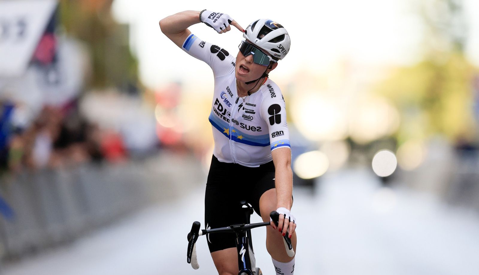 Demi Vollering estrena la temporada ganando en la Setmana Ciclista