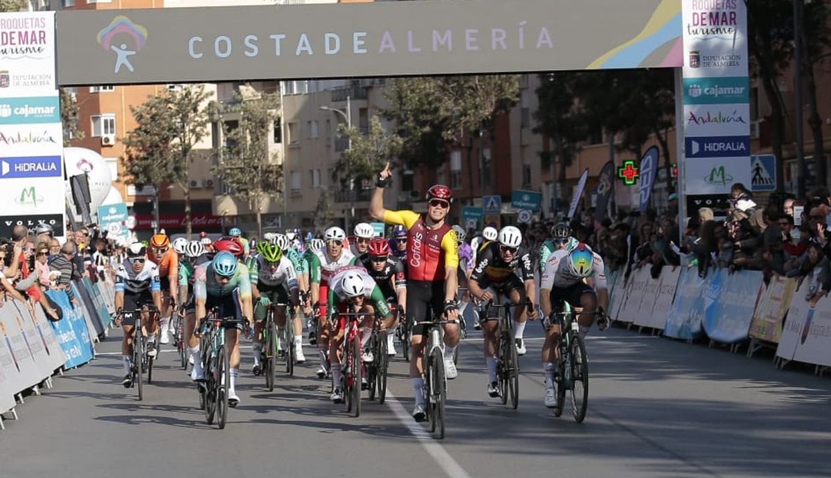 Milan Fretin se impuso en el sprint de la Clásica de Almería 2025