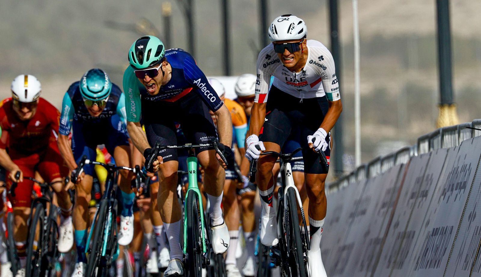 Explosivo Isaac del Toro en el arranque del UAE Tour