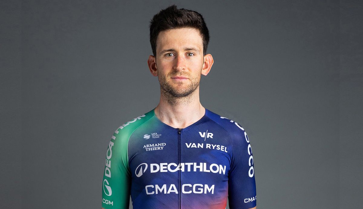 Tiesj Benoot, operado de una hernia discal lumbar, se perderá las clásicas de primavera