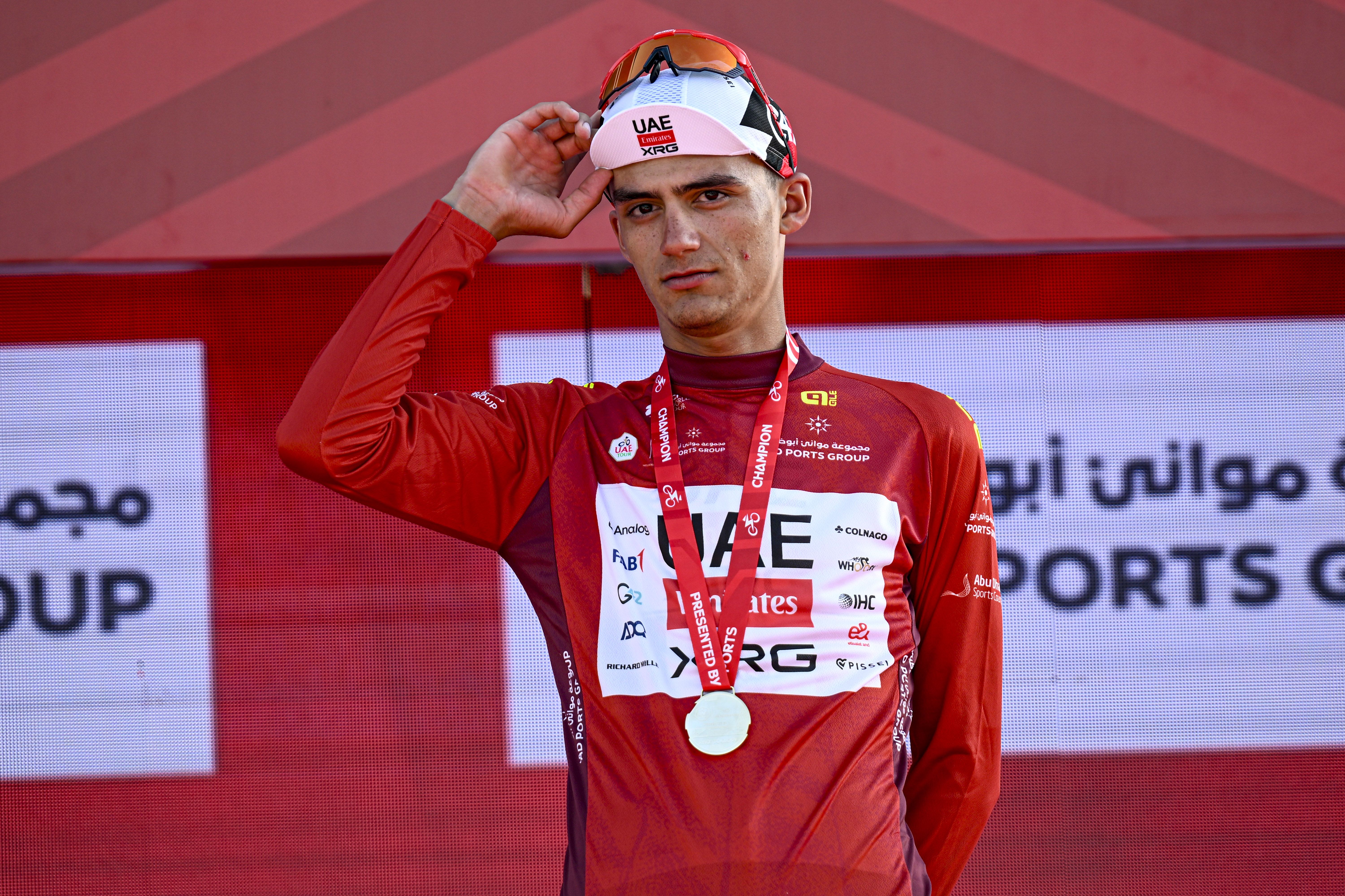 Isaac del Toro conquista el UAE Tour 2026 y Milan suma el triplete de etapas