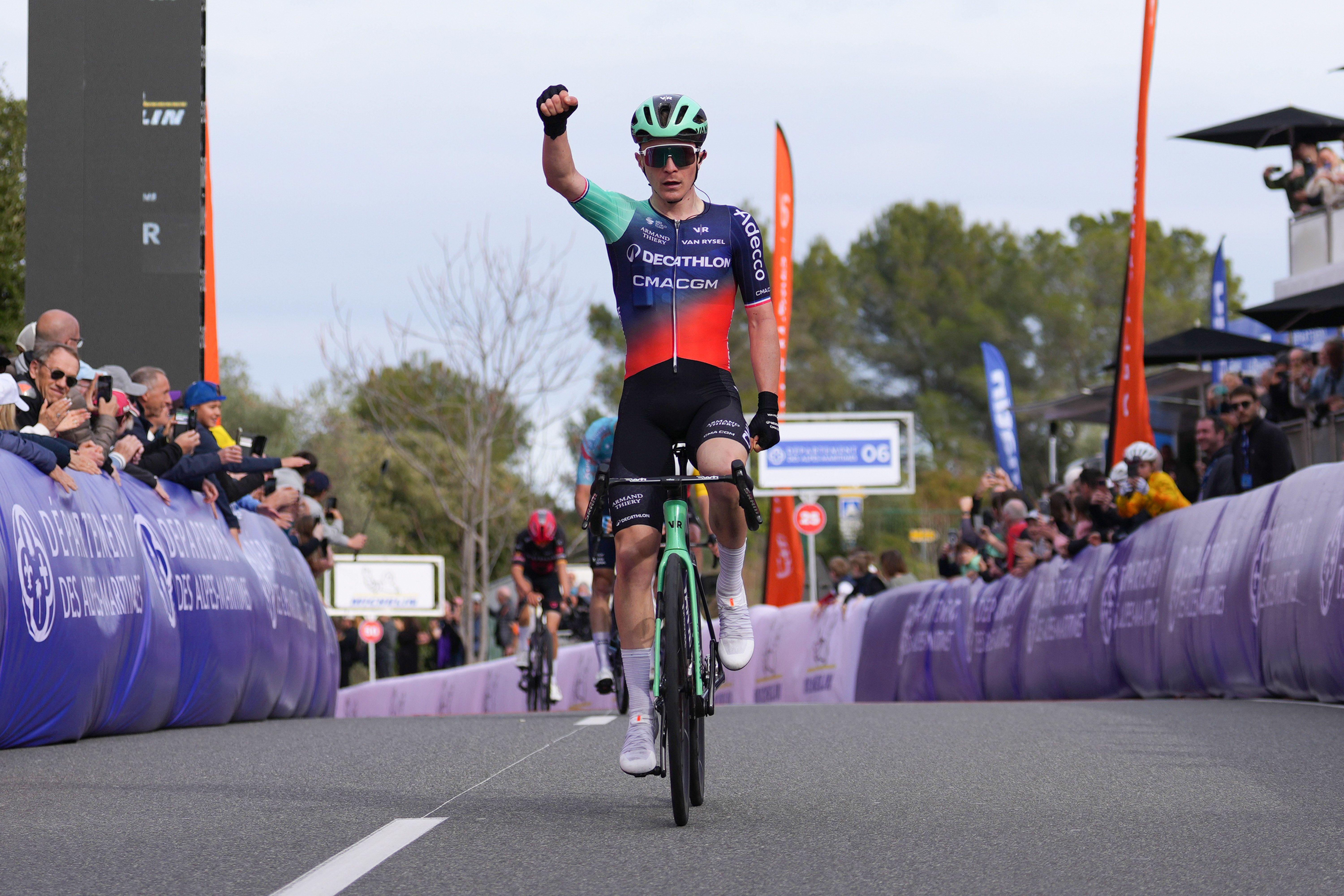 Paul Lapeira vuela en Tour des Alpes-Maritimes y se alza con la victoria