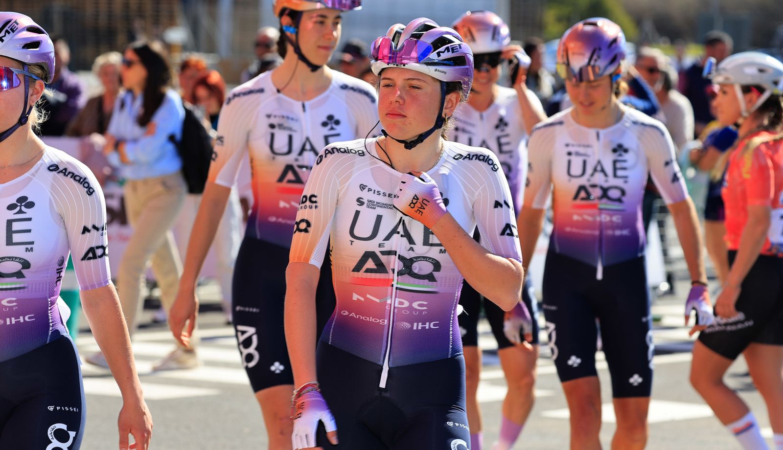 Celia Torres antes de la salida de la Clásica de Almería