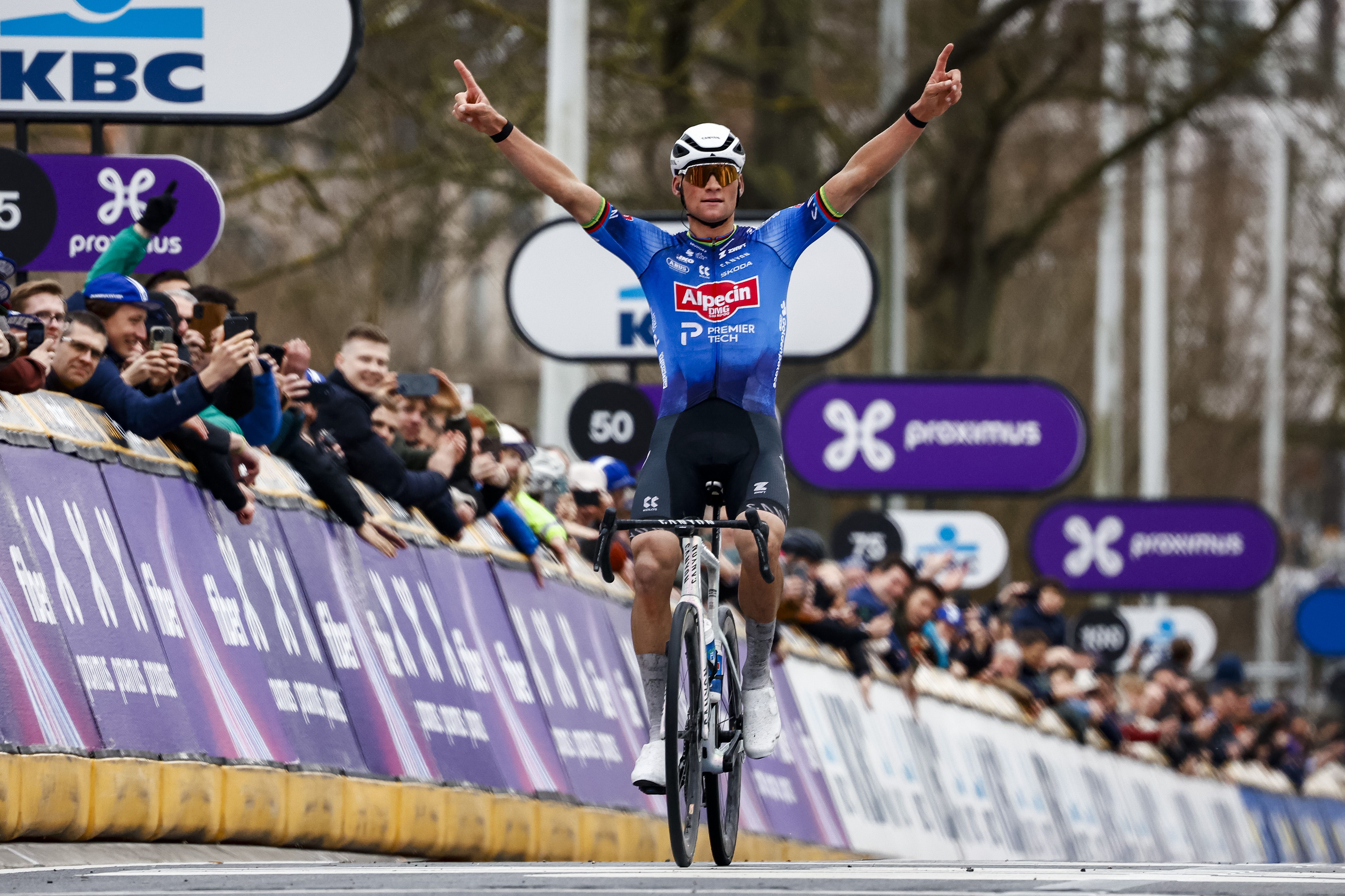 Mathieu van der Poel es sinónimo de grandeza: el neerlandés vuela en la Omloop Nieuwsblad