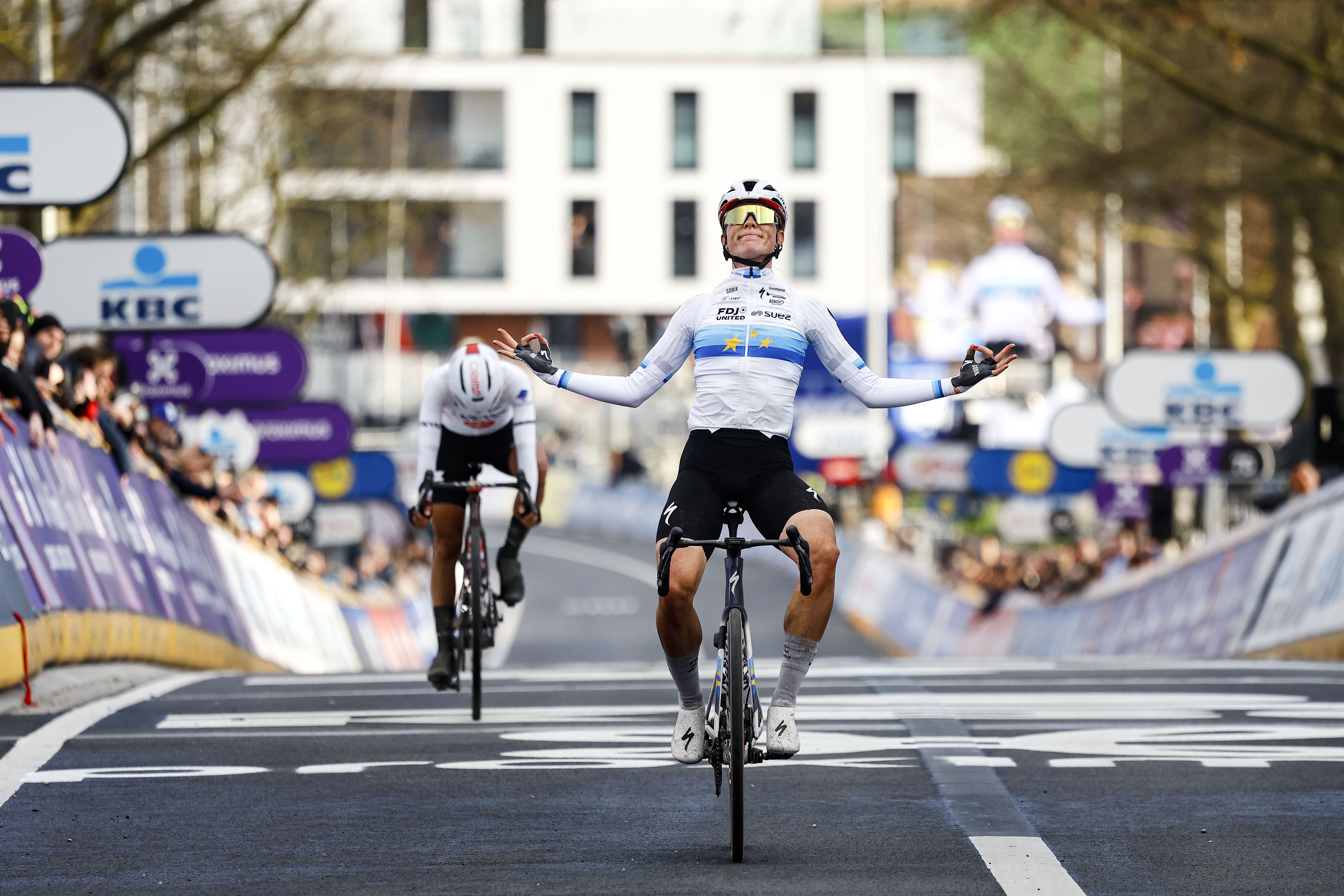 Demi Vollering, insaciable: gana en un épico final el Omloop Nieuwsblad Femenina 