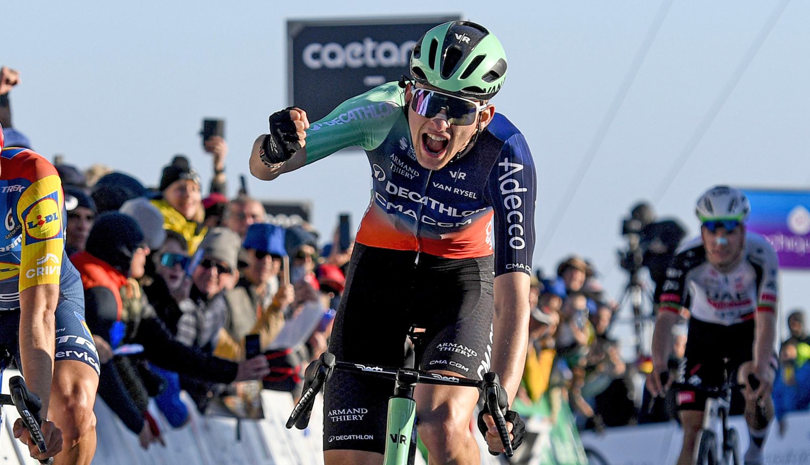 Paul Seixas celebrando su victoria de etapa en la Volta al Algarve