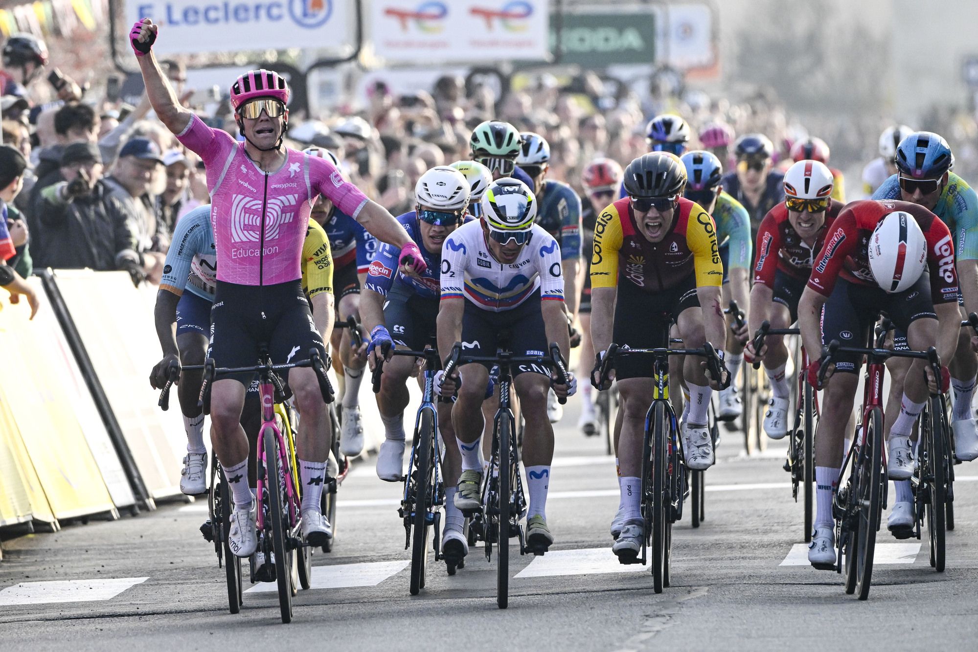 Lamperti gana el primer sprint de París Niza