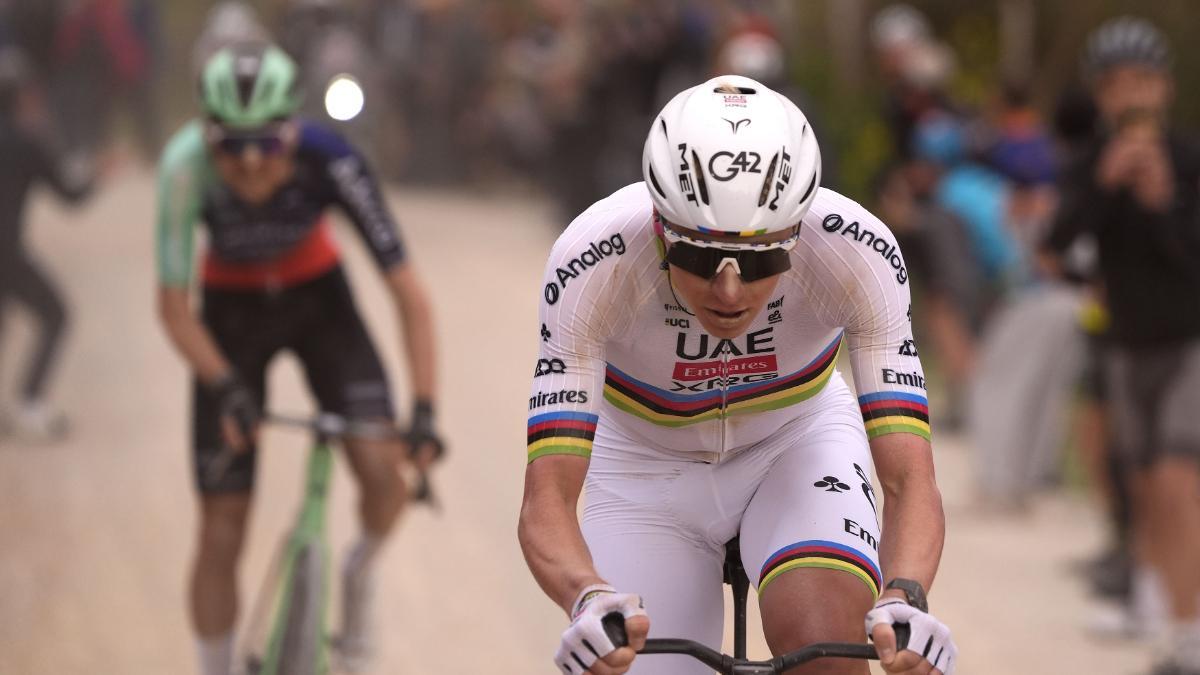 Pogacar en el momento de descolgar a Seixas