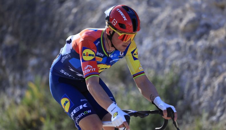 desafortunado comienzo de temporada para mads pedersen 2 790x454