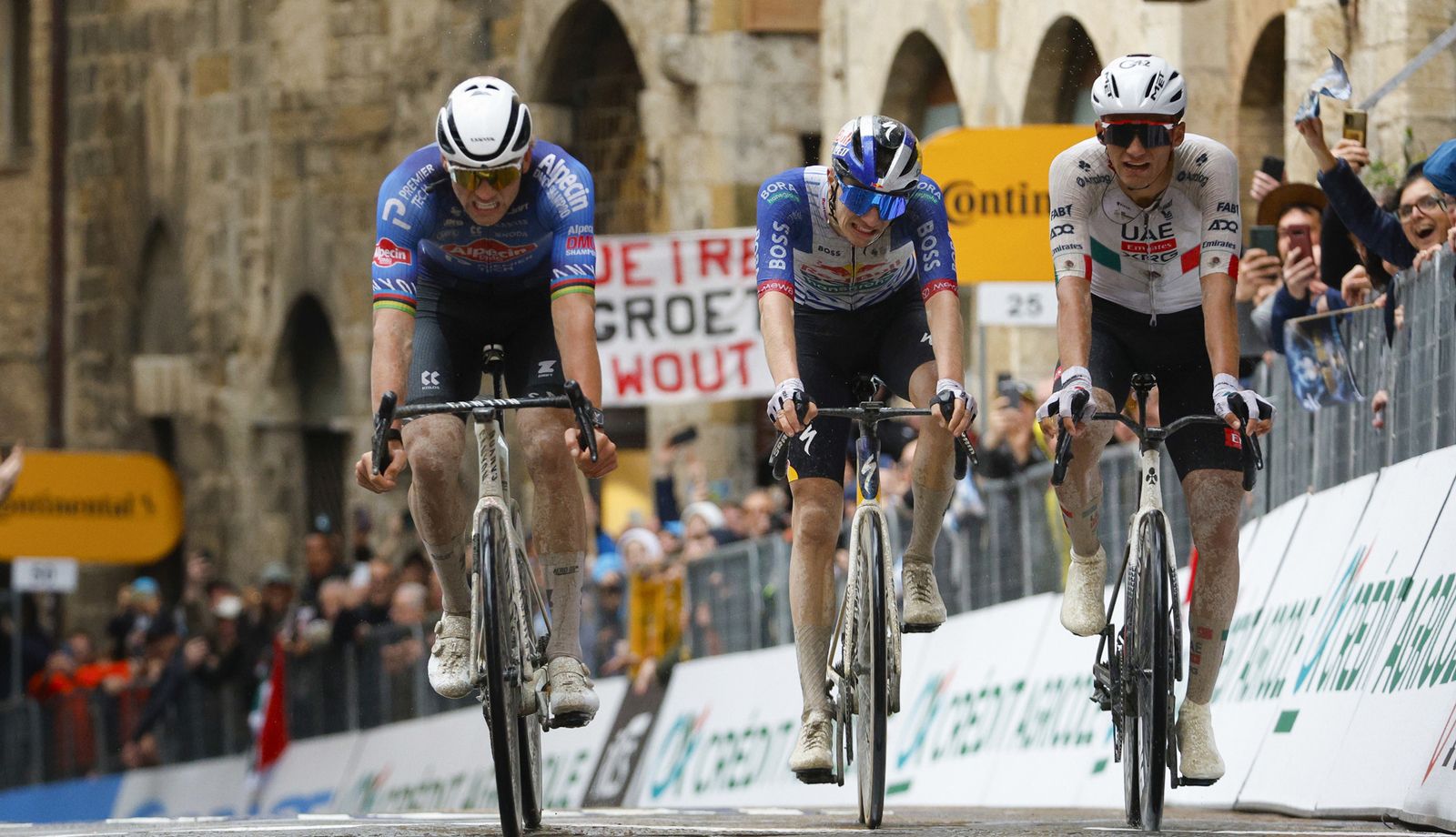 Van der Poel gana en San Gimignano y Del Toro se viste de líder en la Tirreno Adriático