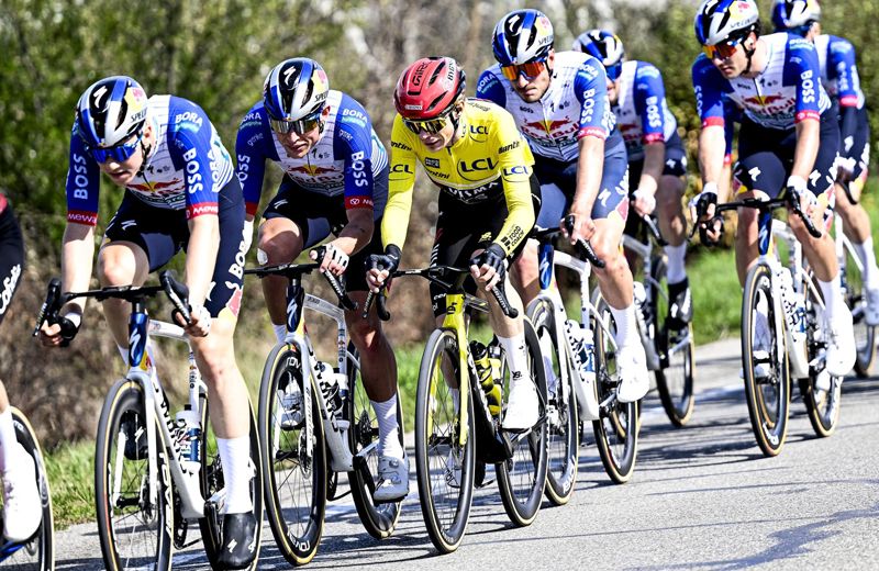 Jonas Vingegaard, un día más de amarillo