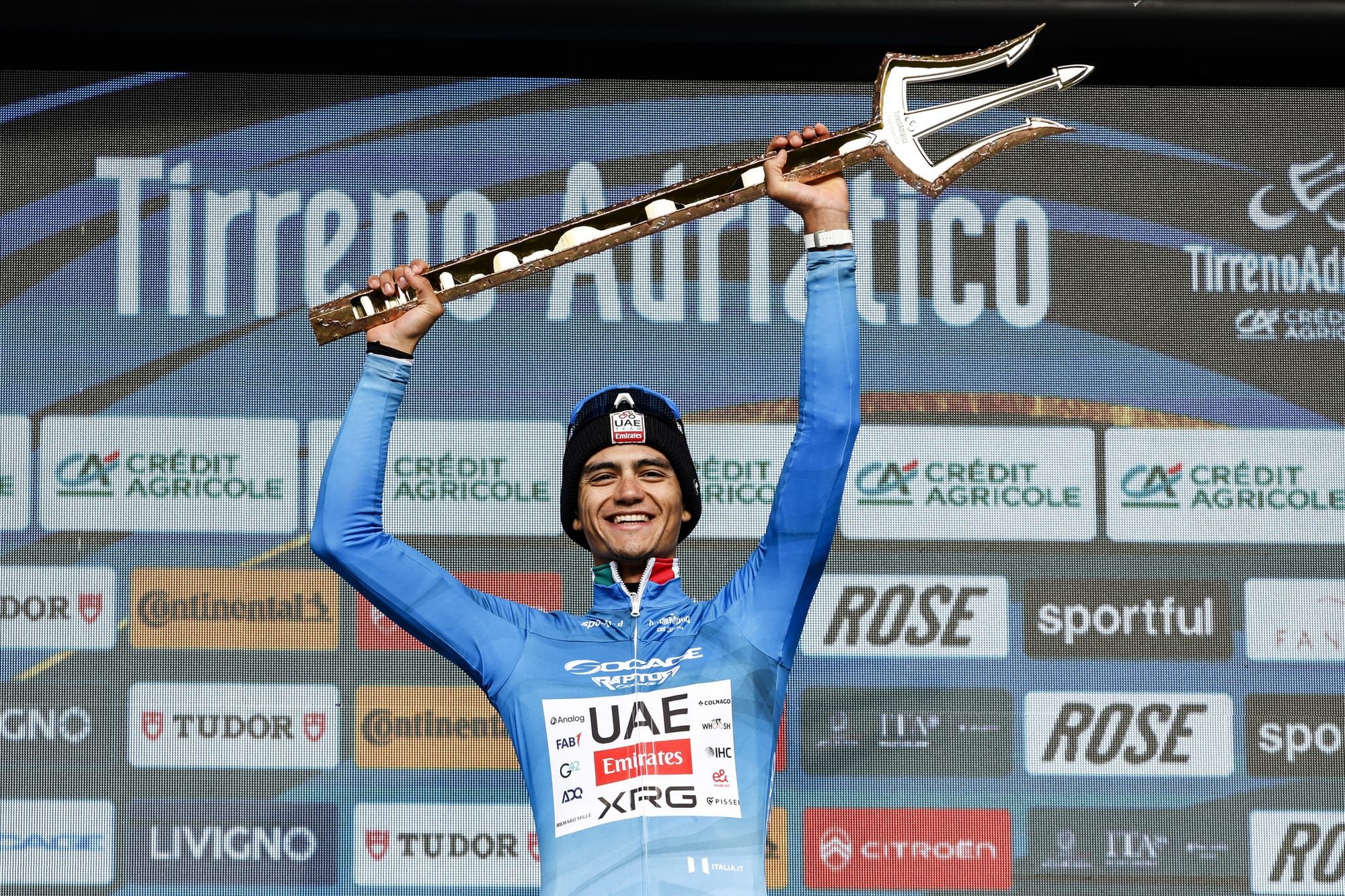 Isaac del Toro levanta el tridente de la Tirreno - Adriático y Jonathan Milan vence al sprint
