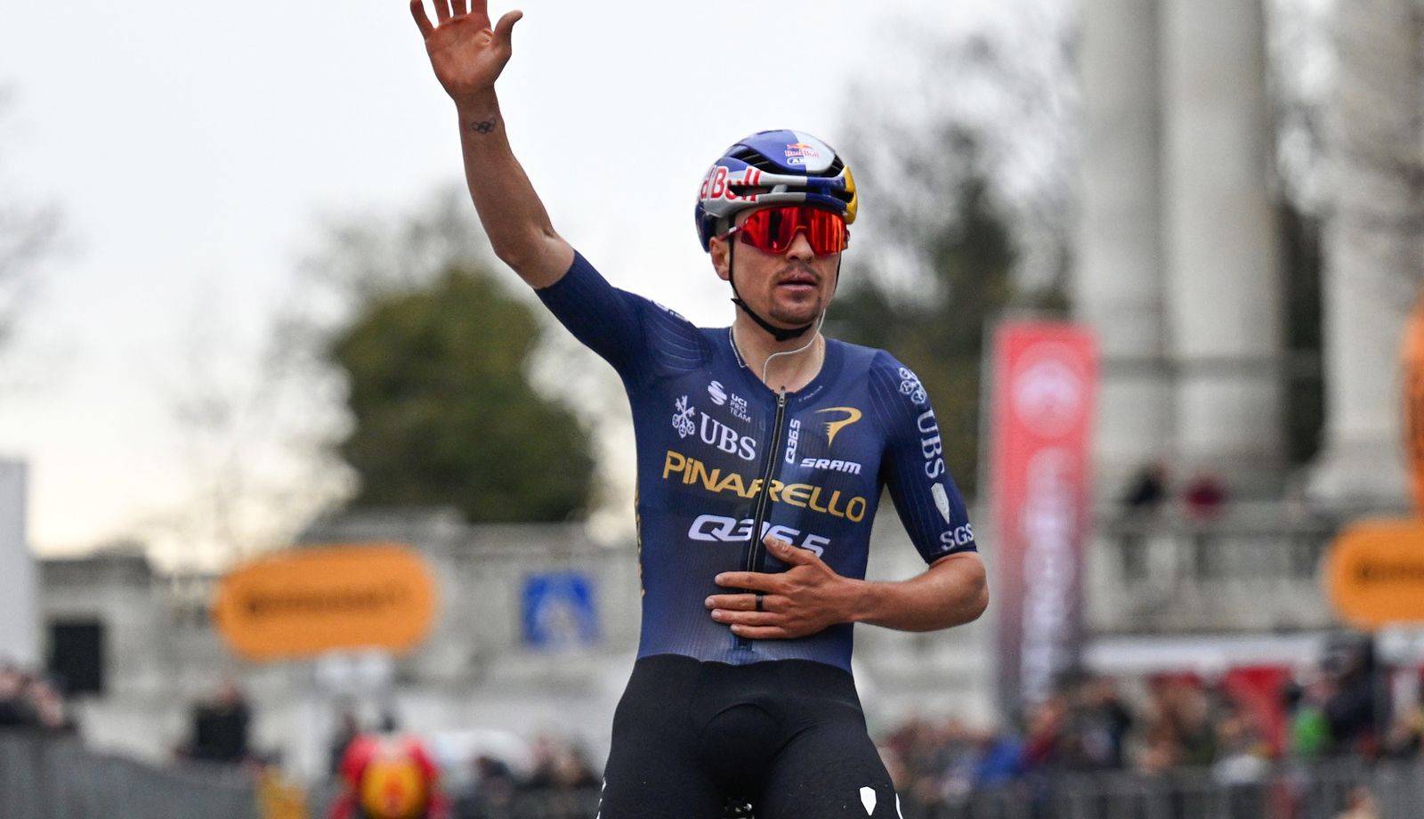 Tom Pidcock brilla en Superga y conquista la Milán-Turín