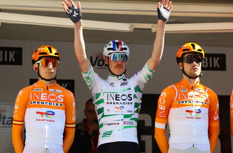 El líder Dorian Godon antes de la salida de la 2ª etapa