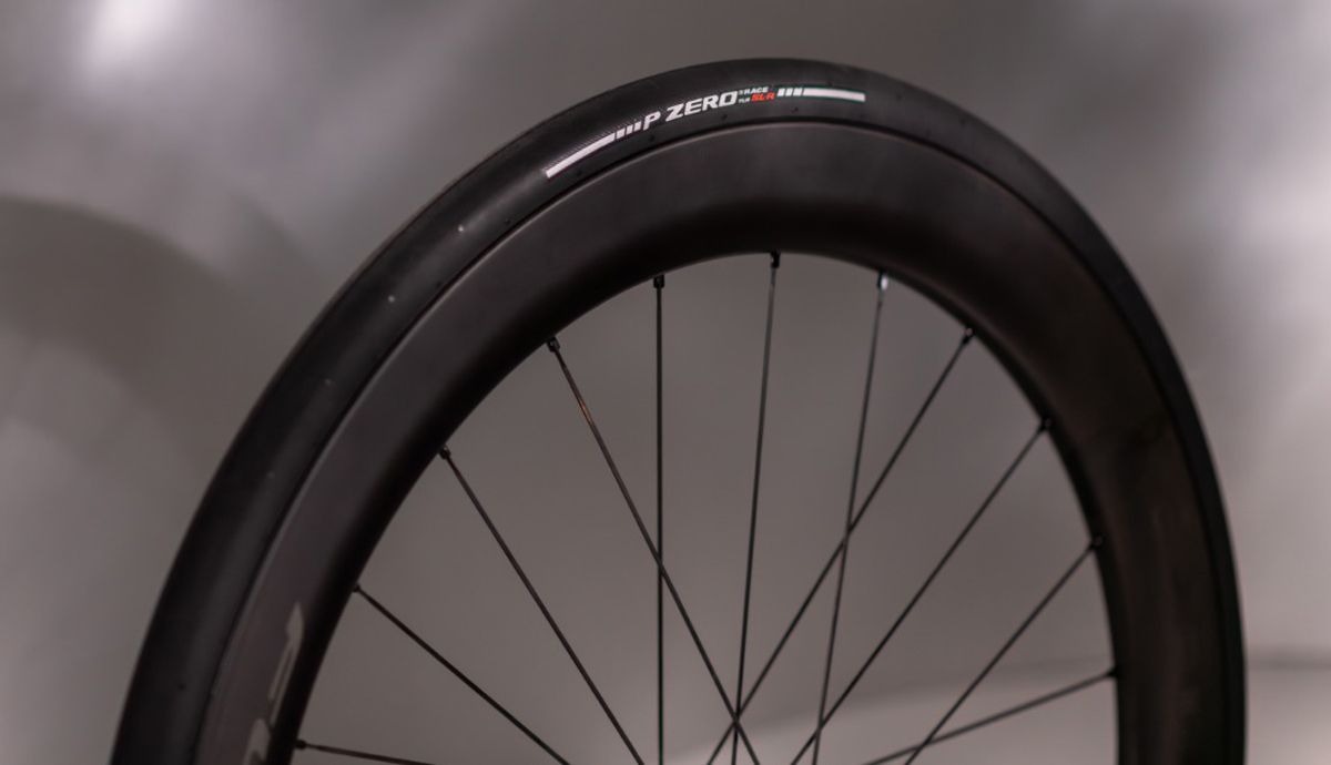 Pirelli lanza P Zero Race TLR SL R, el neumático más rápido y aerodinámico de la gama