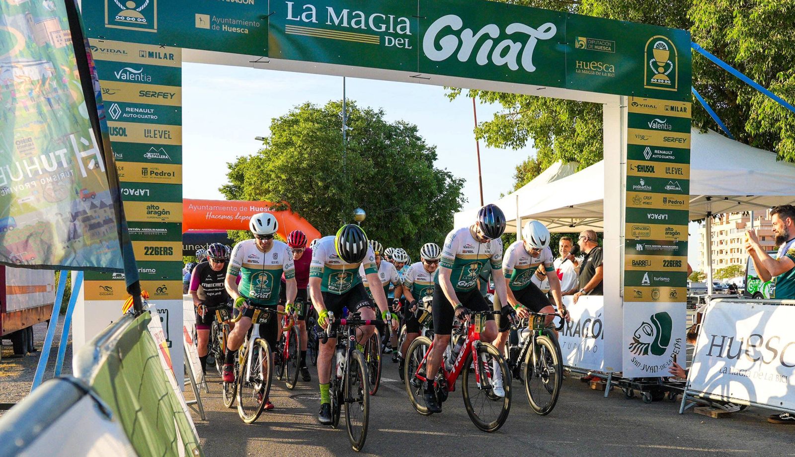 Imagen de la salida de la marcha La Magia del Grial 2025