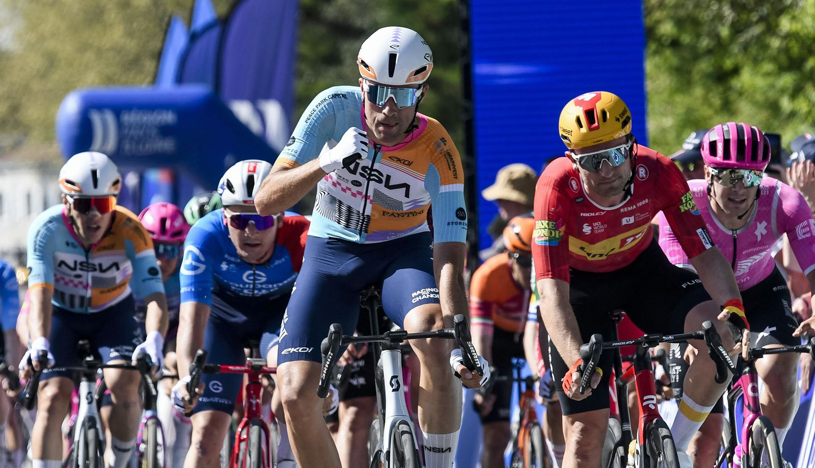 Ethan Vernon, primer líder del Région Pays de la Loire Tour