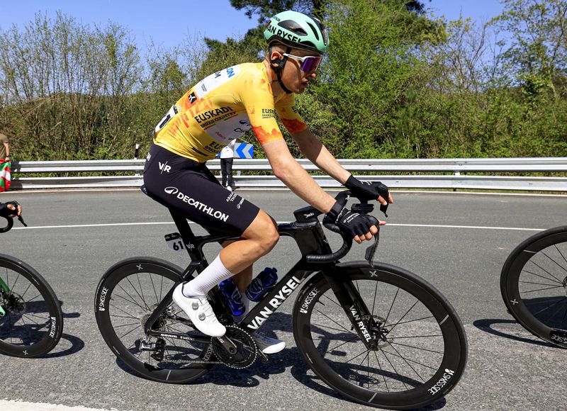 Paul Seixas sigue de amarillo en la Itzulia